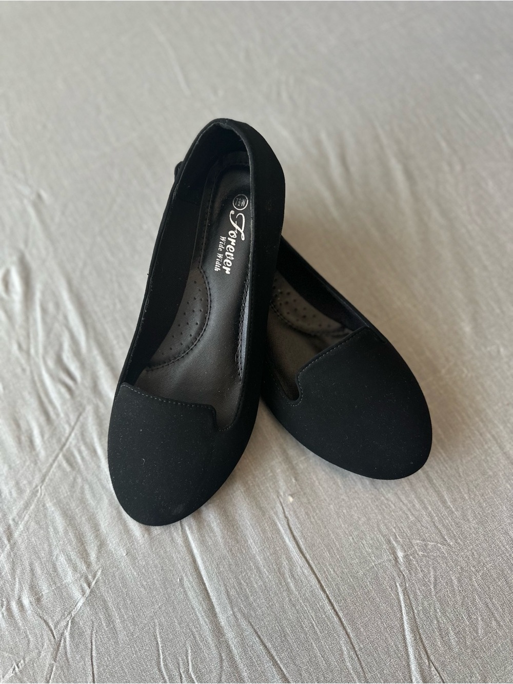 Forever Wide Width Black Velvet Flats women's size 7.5